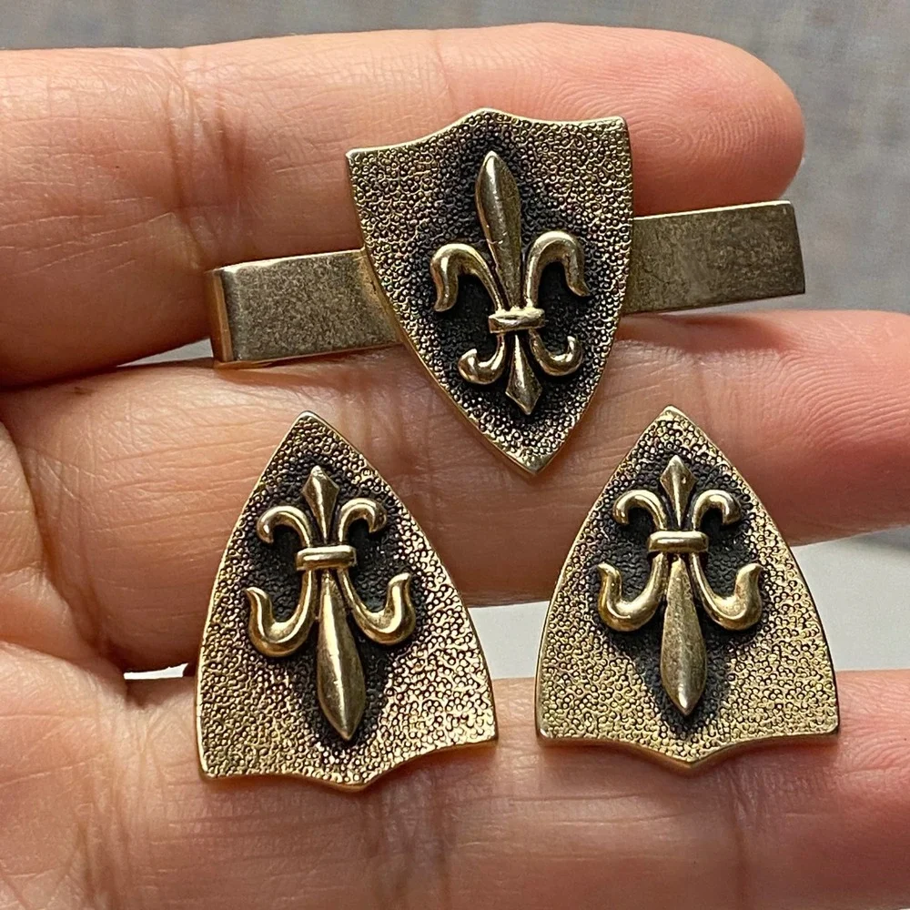 Vintage SWANK Gold Tone Fleur de Lis Old Money Cufflink Tie Bar Set Formal Wear